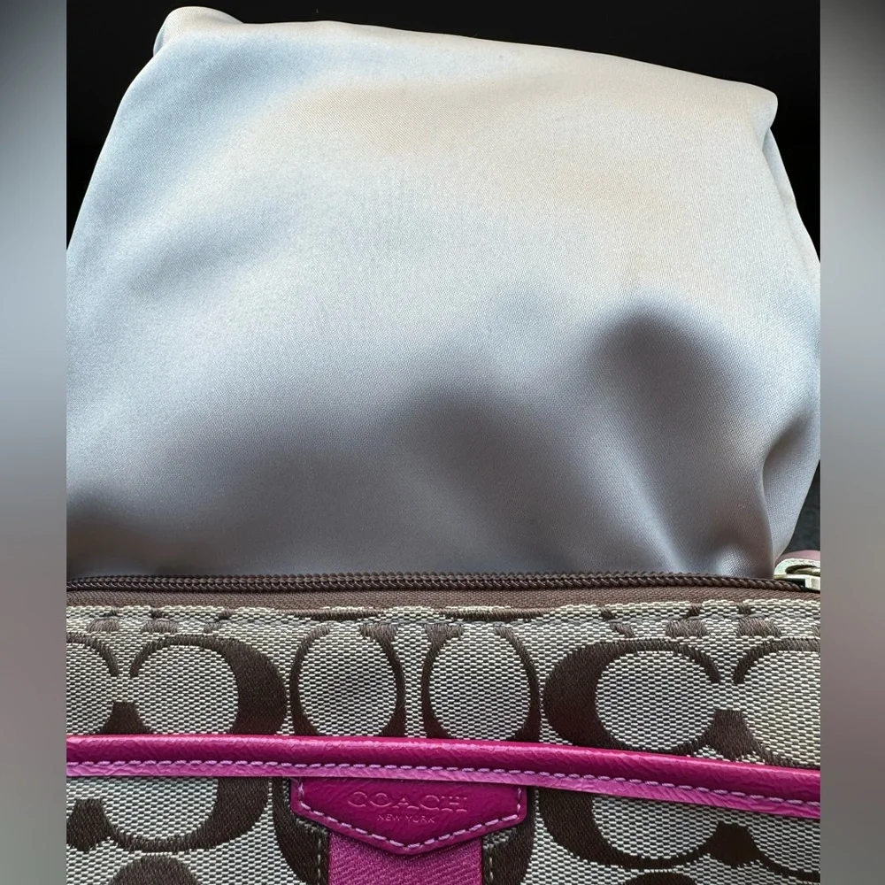 Coach Monogram crossbody - Picture 8 of 8